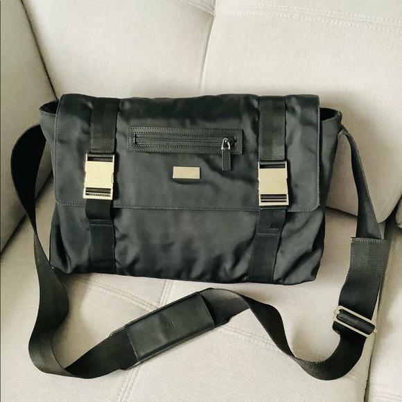 SPACIOUS GUCCI nylon messenger bag 🖤🤍🖤 - Picture 8 of 13